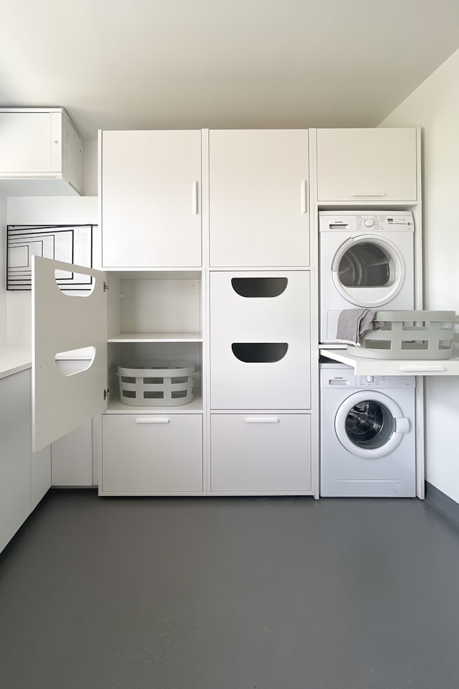 Bijkeuken - wit - wasmachinekasten - opbergruimte voor wasmanden Wasmachine ombouwkast voor de droger en wasmachine. De kast kan worden ingebouwen in je (bij)keuken. De kast van wastoren heeft extra opbergruimte voor het organiseren van je wasspullen.